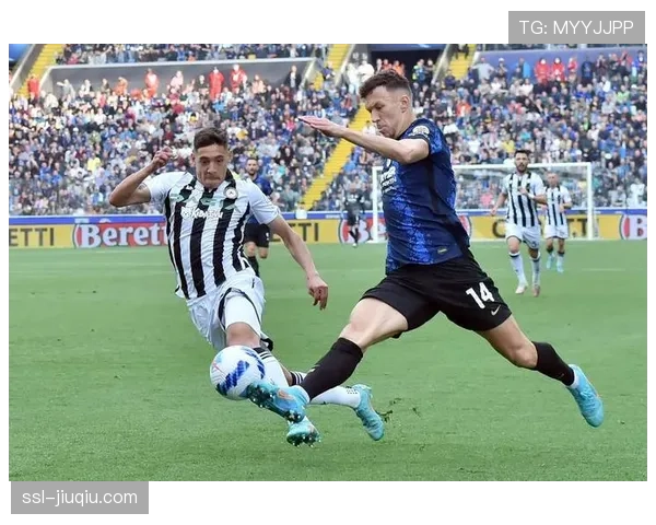 尤文图斯主场0-2负于科莫,遭遇联赛三连败 尤文图斯主场0-2负于科莫,遭遇联赛三连败